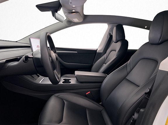 Tesla Model Y 16 of 30