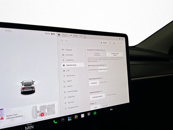 Tesla Model Y 23 of 30