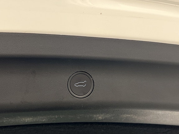 Tesla Model Y 29 of 30