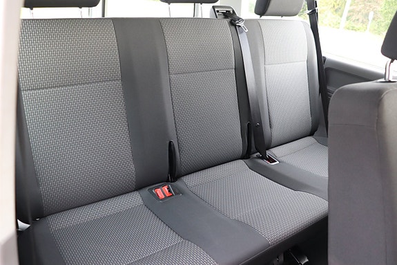 Volkswagen Caravelle 9 of 11