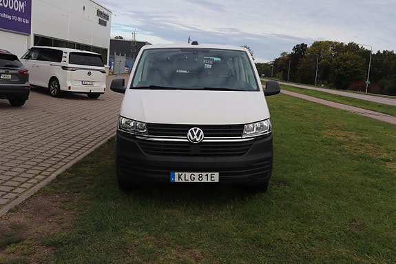 Volkswagen Caravelle 2 of 11