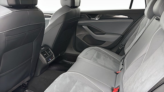 Volkswagen Passat 11 of 19