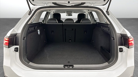 Volkswagen Passat 12 of 19