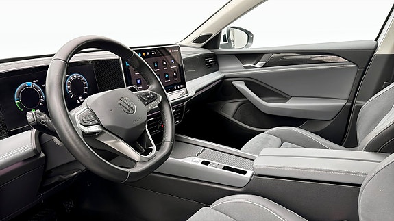 Volkswagen Passat 7 of 19