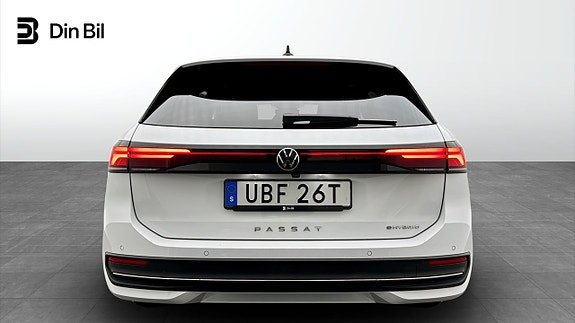 Volkswagen Passat 5 of 19