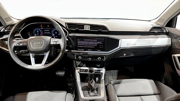 Audi Q3 12 of 14