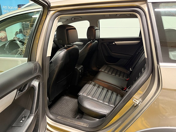 Volkswagen Passat Alltrack 18 of 30