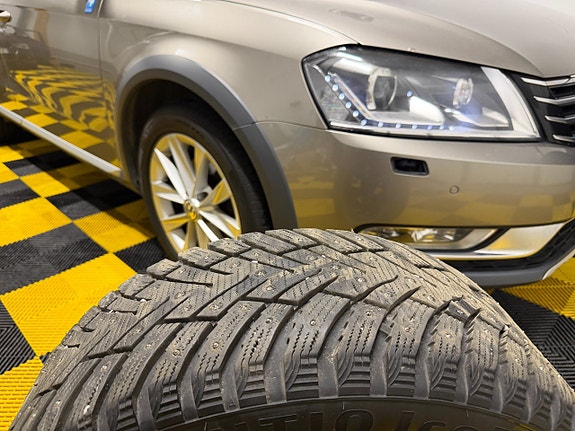 Volkswagen Passat Alltrack 11 of 30