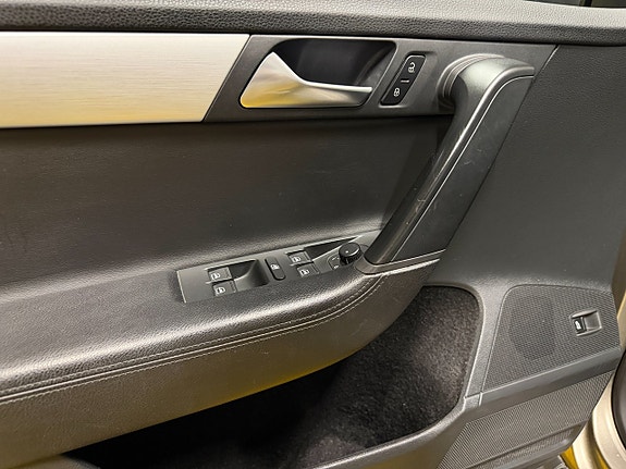 Volkswagen Passat Alltrack 23 of 30