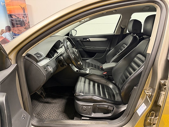 Volkswagen Passat Alltrack 21 of 30