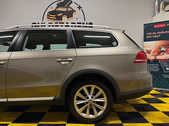 Volkswagen Passat Alltrack 14 of 30