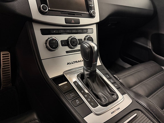Volkswagen Passat Alltrack 25 of 30