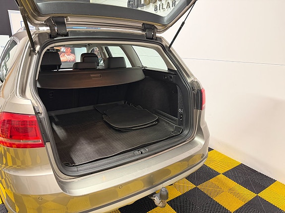 Volkswagen Passat Alltrack 16 of 30