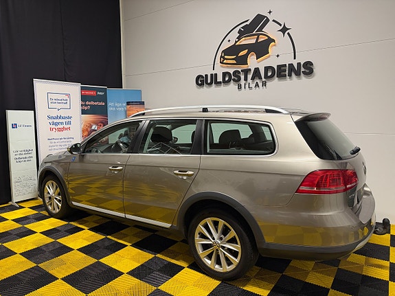 Volkswagen Passat Alltrack 13 of 30