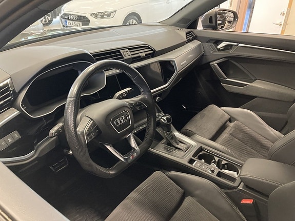 Audi Q3 8 of 22