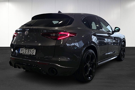 Alfa Romeo Stelvio 3 of 15
