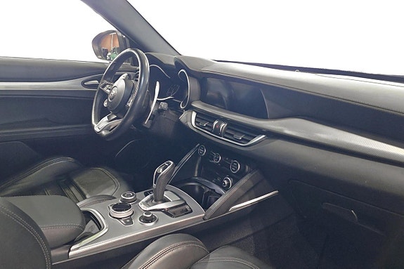 Alfa Romeo Stelvio 7 of 15
