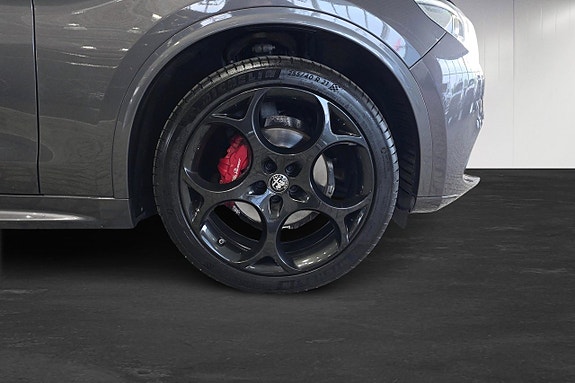Alfa Romeo Stelvio 5 of 15