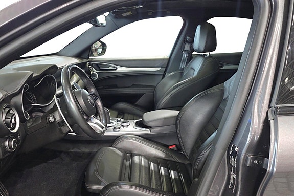Alfa Romeo Stelvio 13 of 15