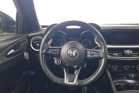 Alfa Romeo Stelvio 6 of 15