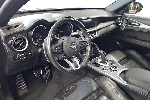 Alfa Romeo Stelvio 8 of 15