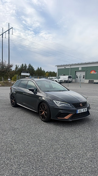 Seat Leon 2 of 5