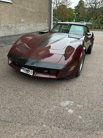 Chevrolet Corvette 2 of 9