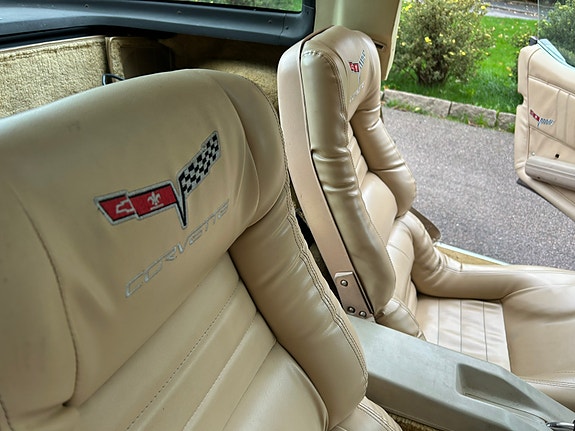 Chevrolet Corvette 9 of 9