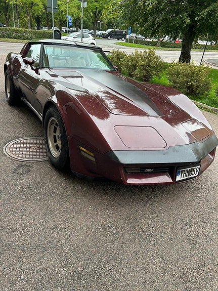 Chevrolet Corvette 3 of 9