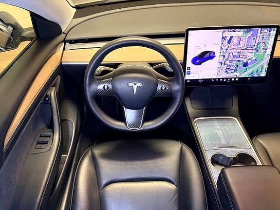 Tesla Model 3 8 of 21
