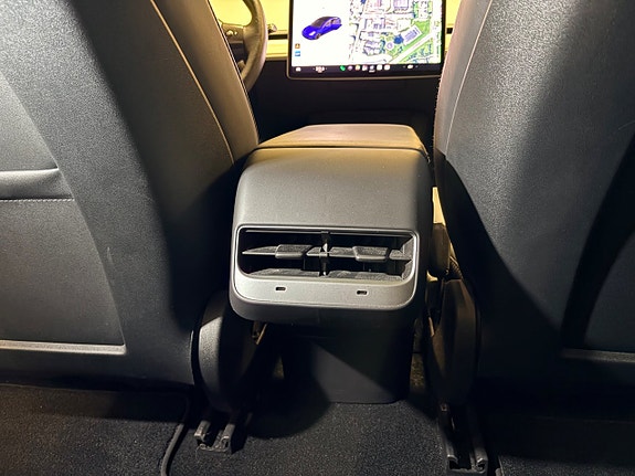 Tesla Model 3 18 of 21