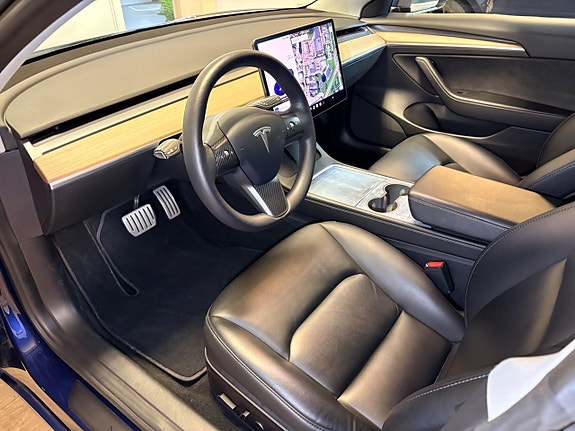 Tesla Model 3 6 of 21