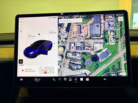 Tesla Model 3 11 of 21