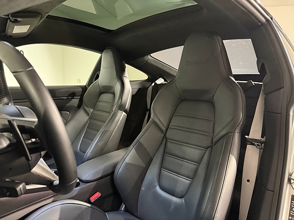 Porsche 911 Turbo S 13 of 18