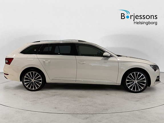 Skoda Superb 2 of 26