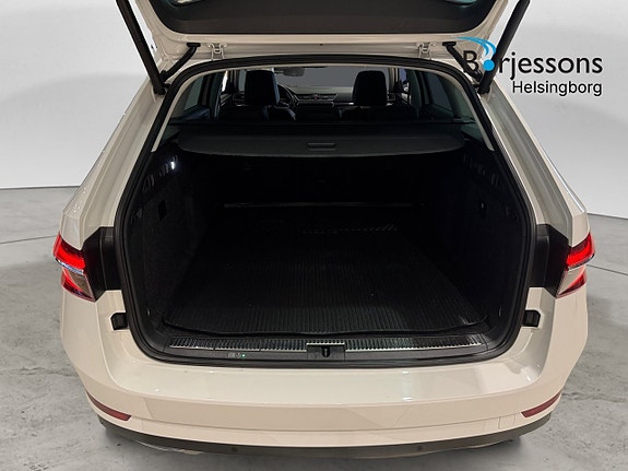 Skoda Superb 16 of 26