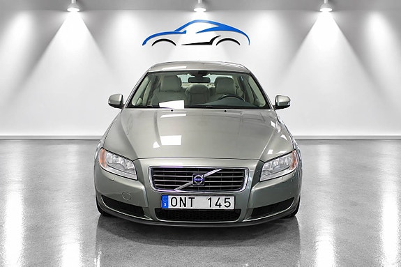 Volvo S80 2 of 12