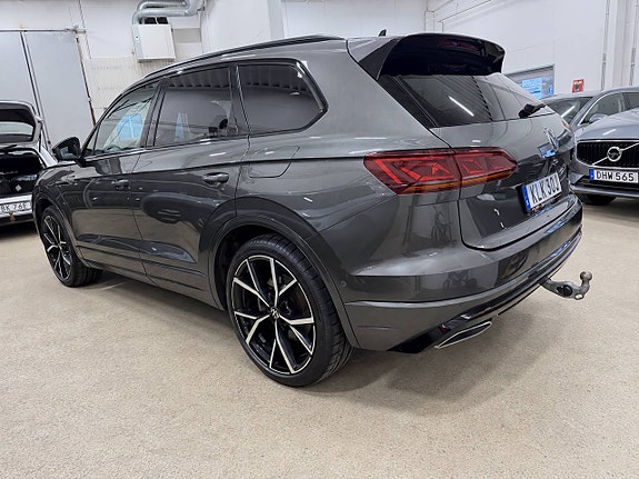 Volkswagen Touareg 2 of 14