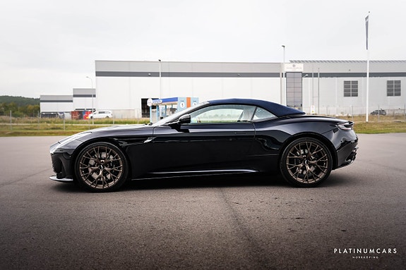 Aston Martin DB12 22 of 27