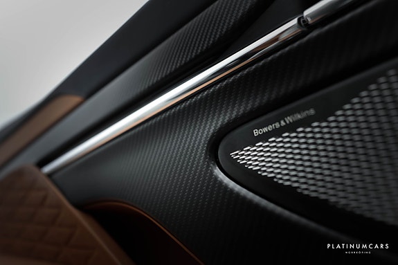 Aston Martin DB12 19 of 27