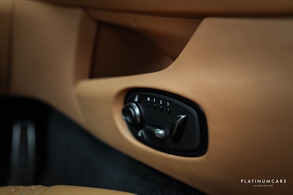 Aston Martin DB12 18 of 27