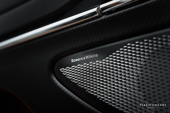 Aston Martin DB12 20 of 27