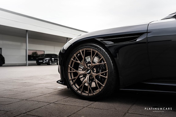 Aston Martin DB12 27 of 27