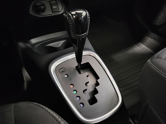 Toyota Yaris 11 of 14