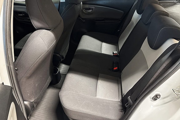 Toyota Yaris 8 of 14