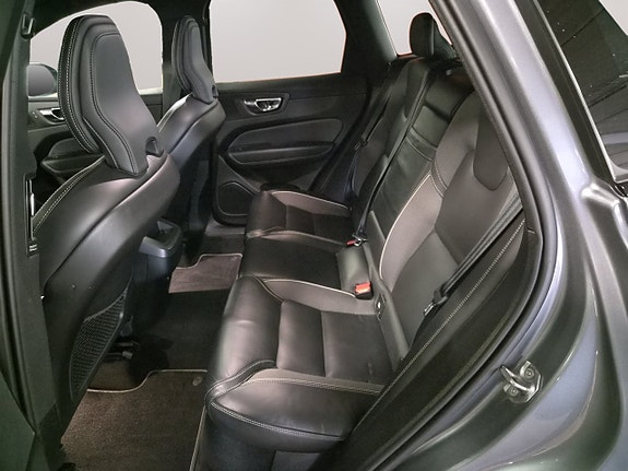 Volvo XC60 13 of 23