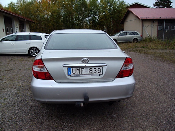 Toyota Camry 4 of 9