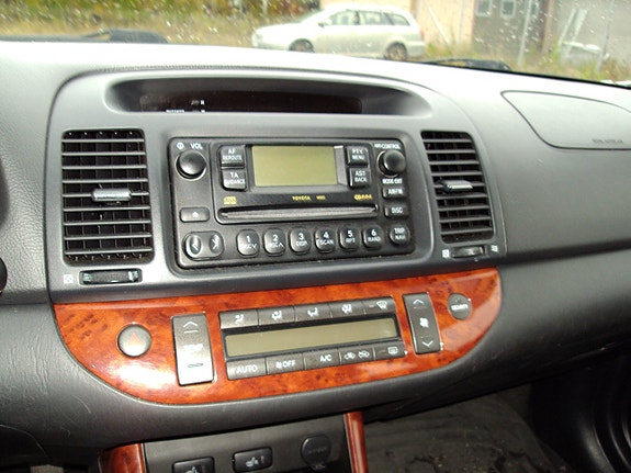 Toyota Camry 6 of 9