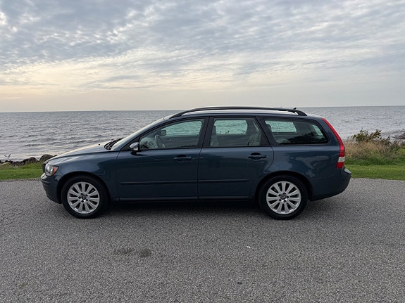 Volvo V50 2 of 13
