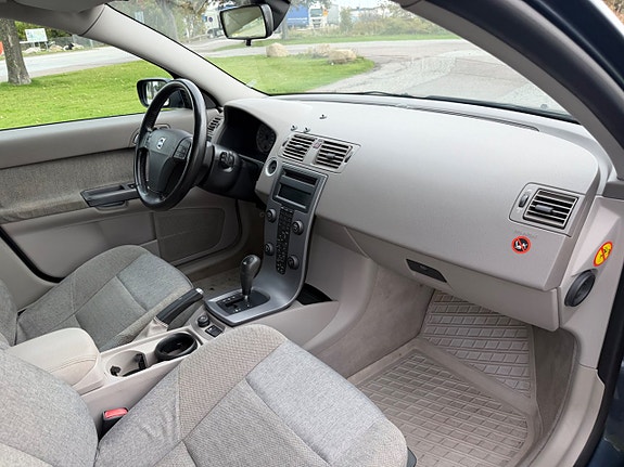 Volvo V50 9 of 13